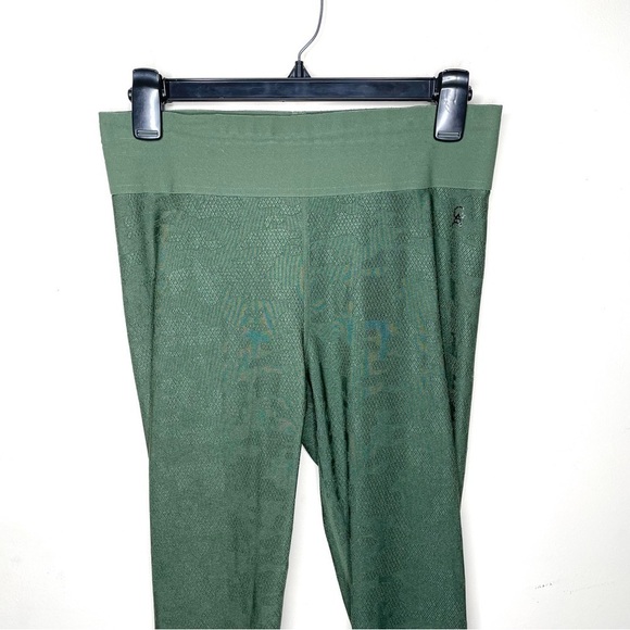 Good American Icon Jacquard Cactus Green Camo Legging - Picture 9 of 12